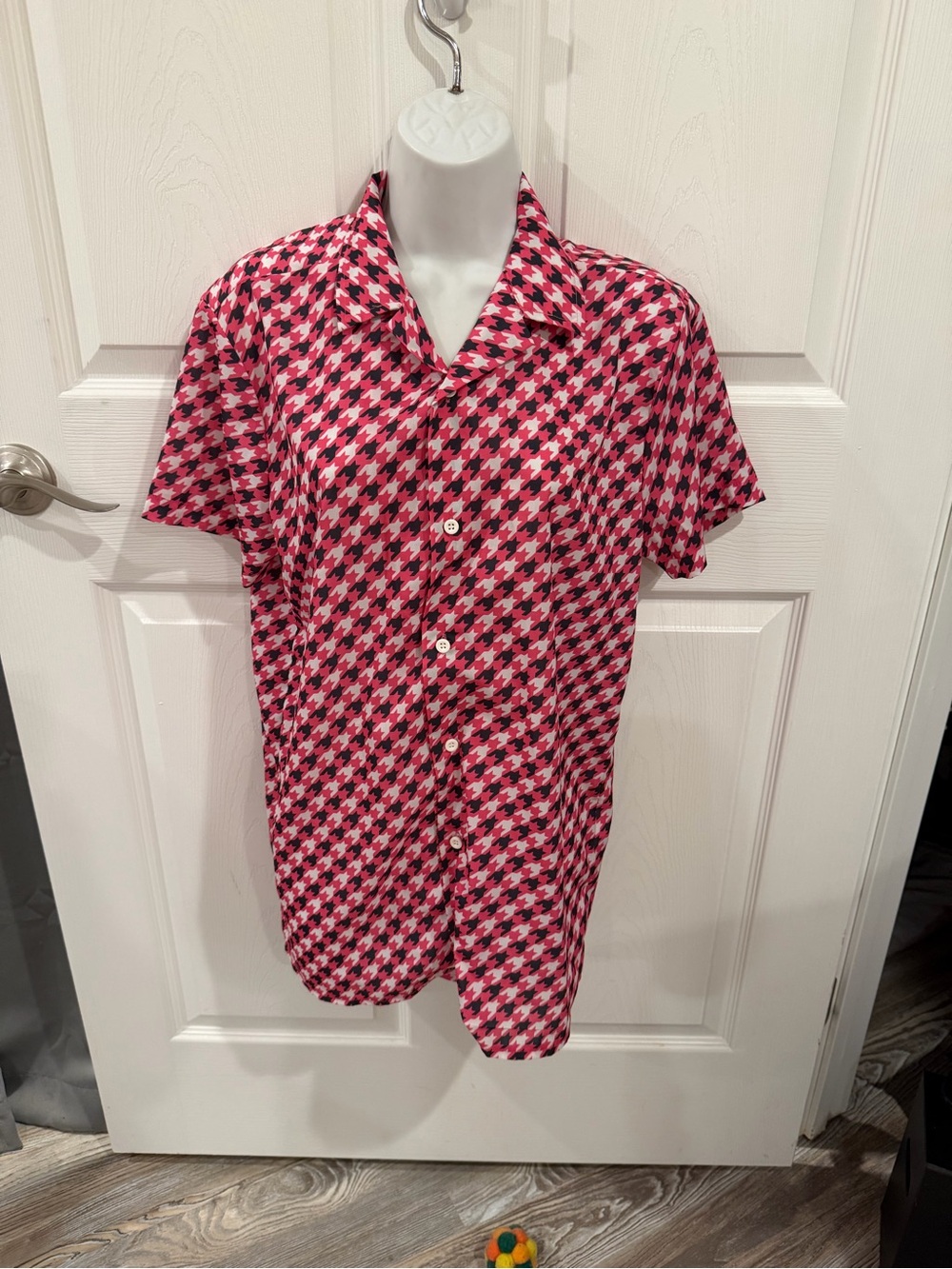 Boohoo Pink Houndstooth Short-Sleeve Button-Down Shirt